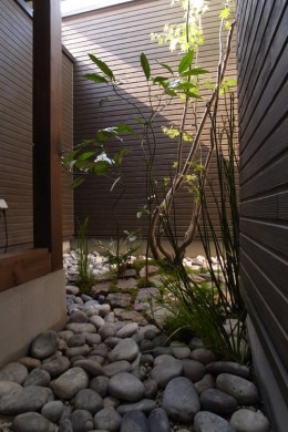 風呂から眺める坪庭 癒しの空間 春日井市 愛知の庭 外構デザイン ティーズガーデンスクエア